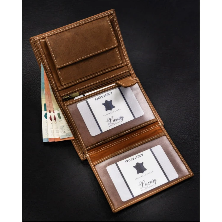 9833d5db31570a05709d5e239e3b8672